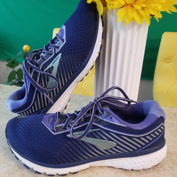 brooks ghost womens 9.5 wide